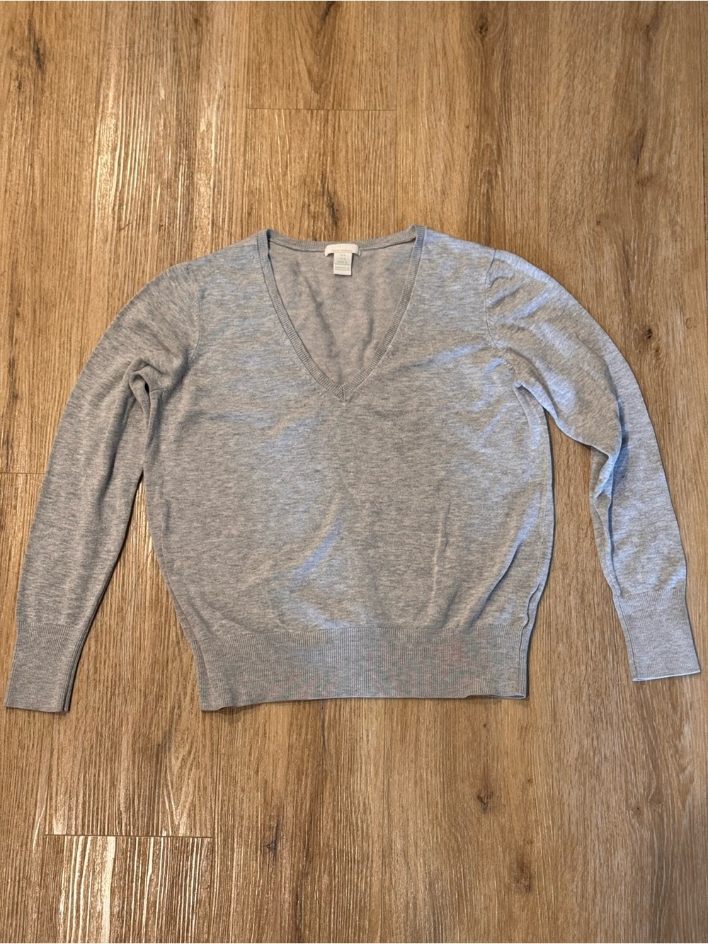 H&M Light Gray V-Neck Women's Sweater Size Medium